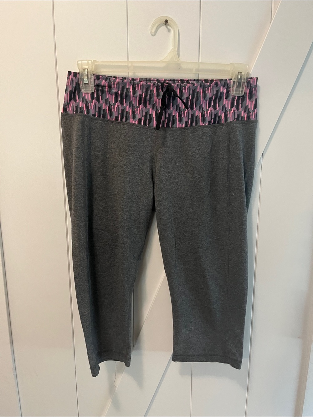 Danskin Gray Capri Leggings with Pink Patterned Waistband